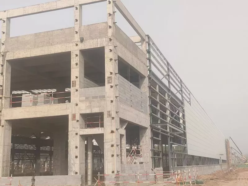 鋼構造倉庫の建設